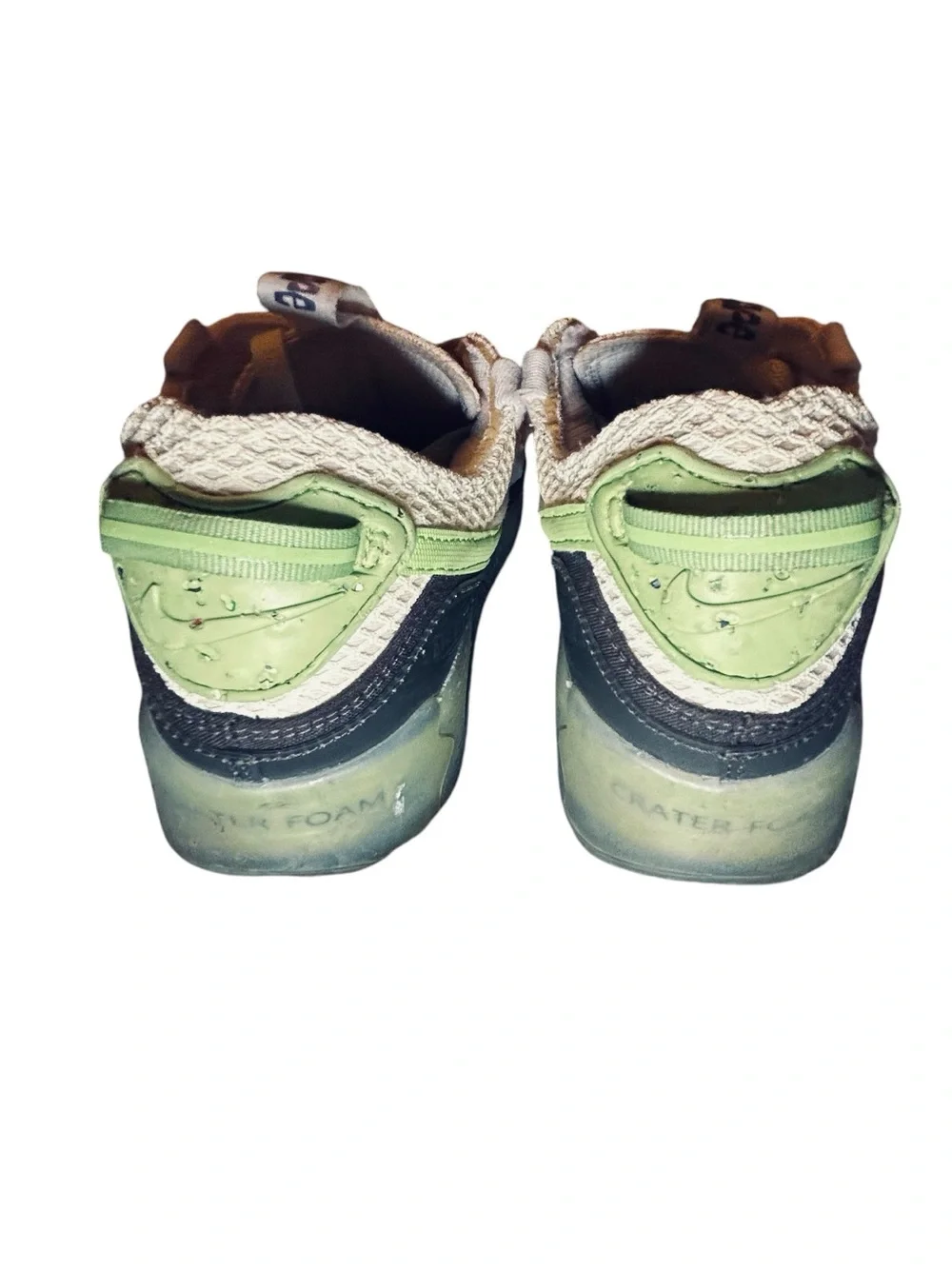 Nike White & Pale Green Sneakers size 9 1/2
